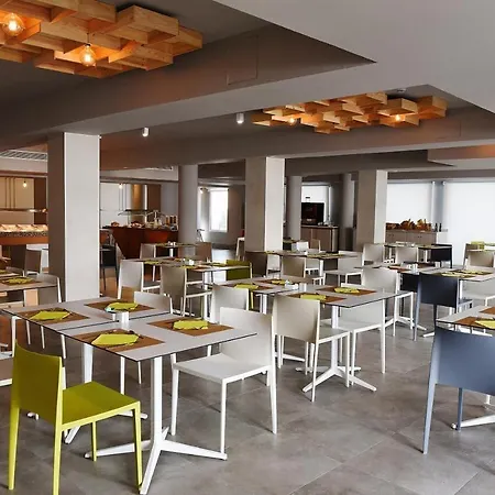 Hotel Agaro 4*